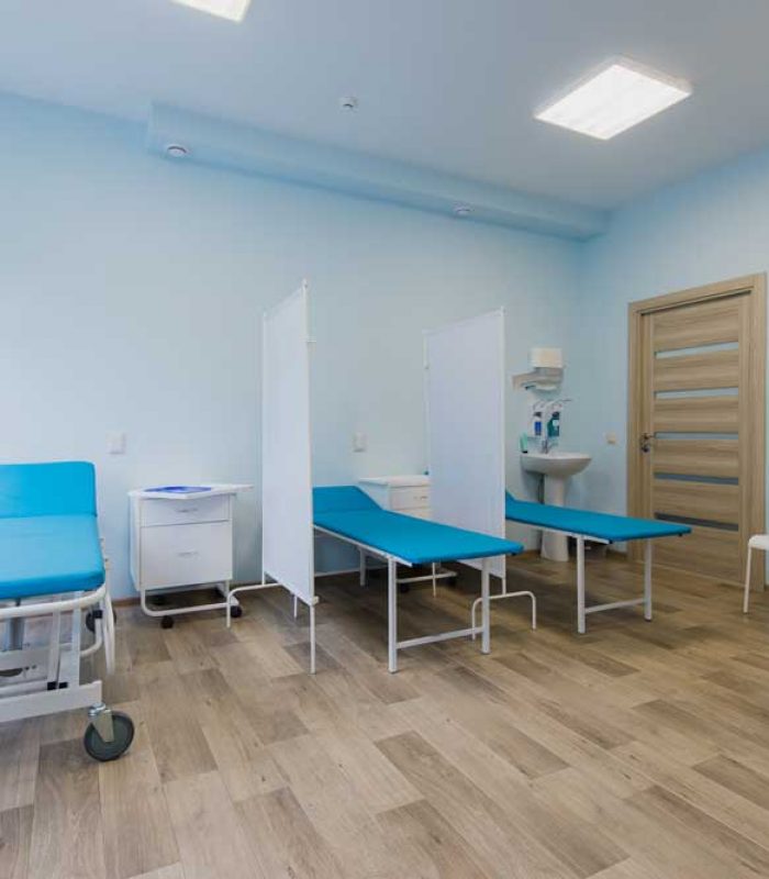 hospital-room-with-beds-and-comfortable-medical-eq-PV7KHXZ.jpg